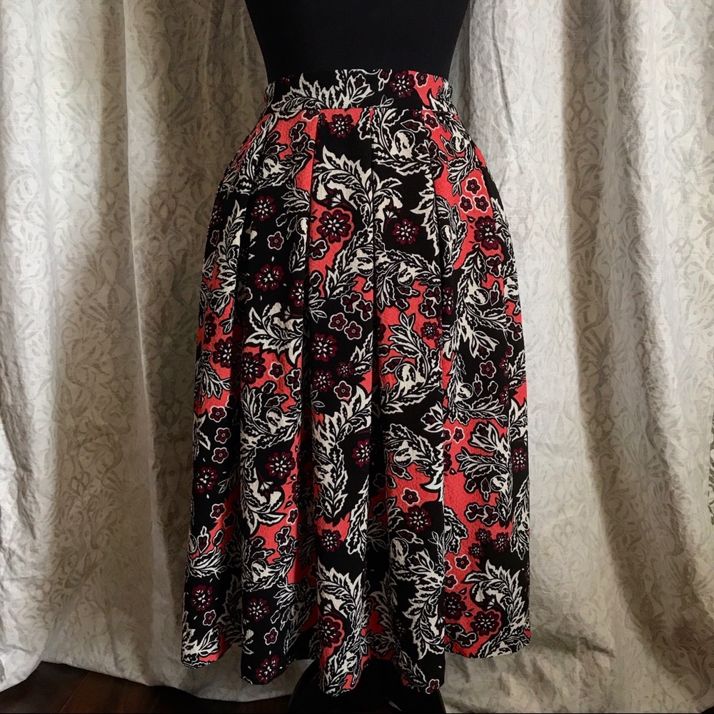 H&M skirt size 4 midi pleated w/ pockets
